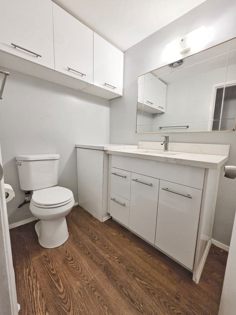 BELLEVUE House: 1108 Bellevue Way SE #2