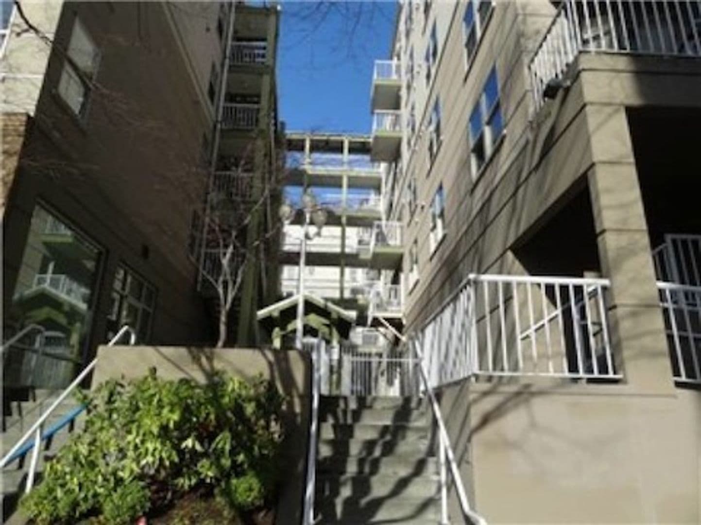 Seattle House: 506 E Howell St #E413