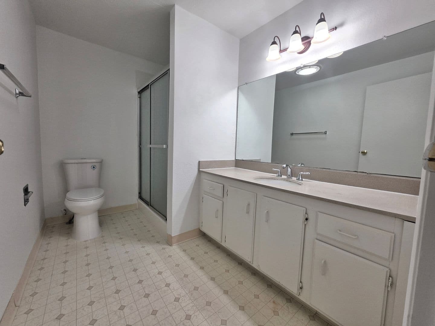 Bellevue Apartment: 14521 NE 6th Pl