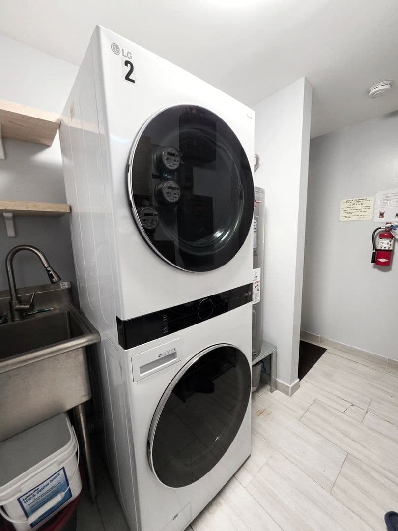 BELLEVUE House: 1108 Bellevue Way SE #2