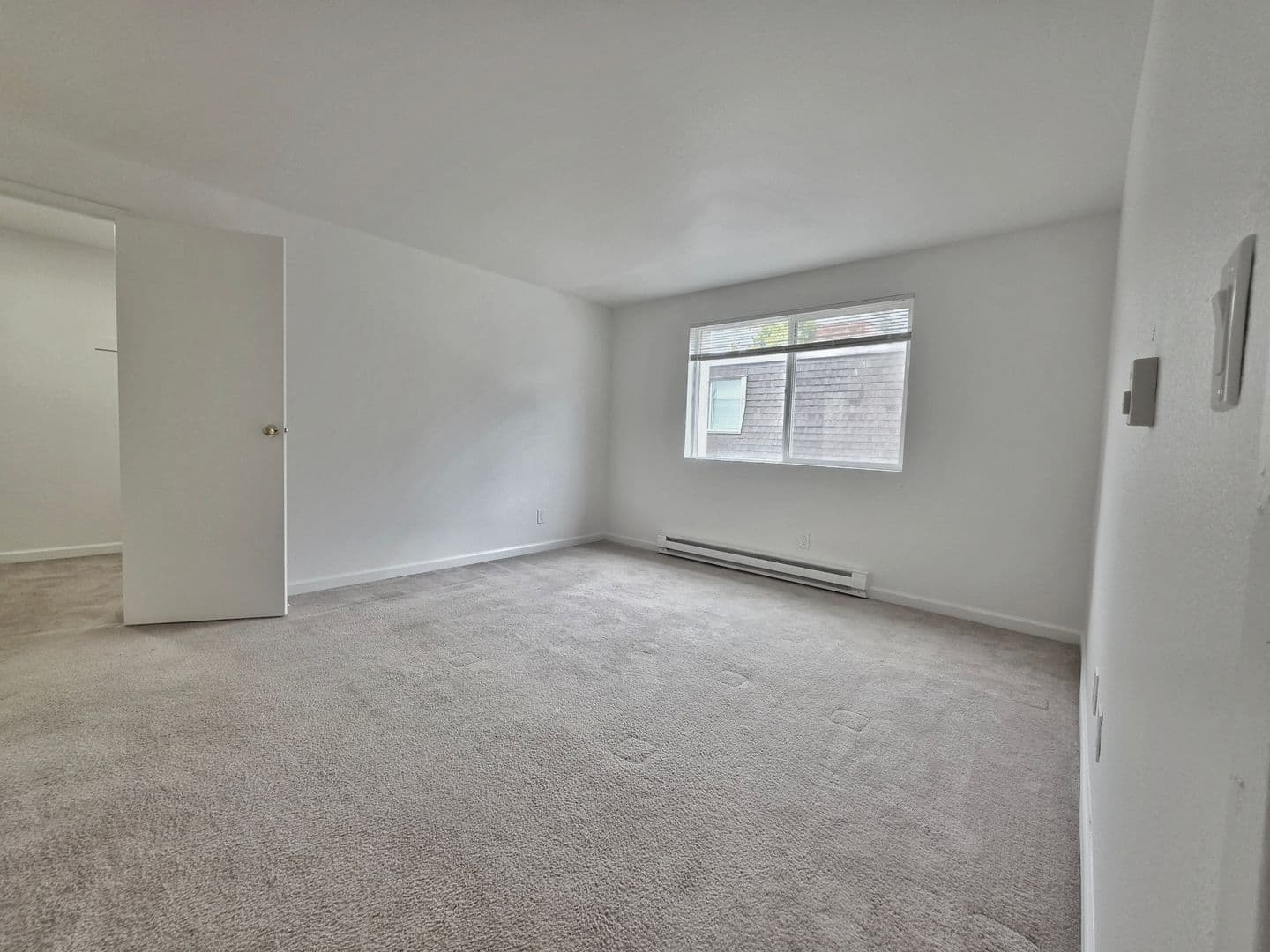 Bellevue Apartment: 14521 NE 6th Pl