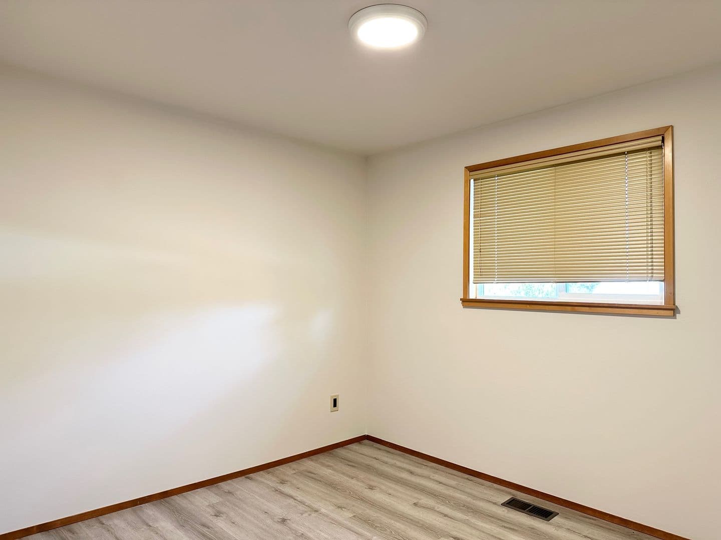 Newcastle House: 12505 SE 73rd Pl