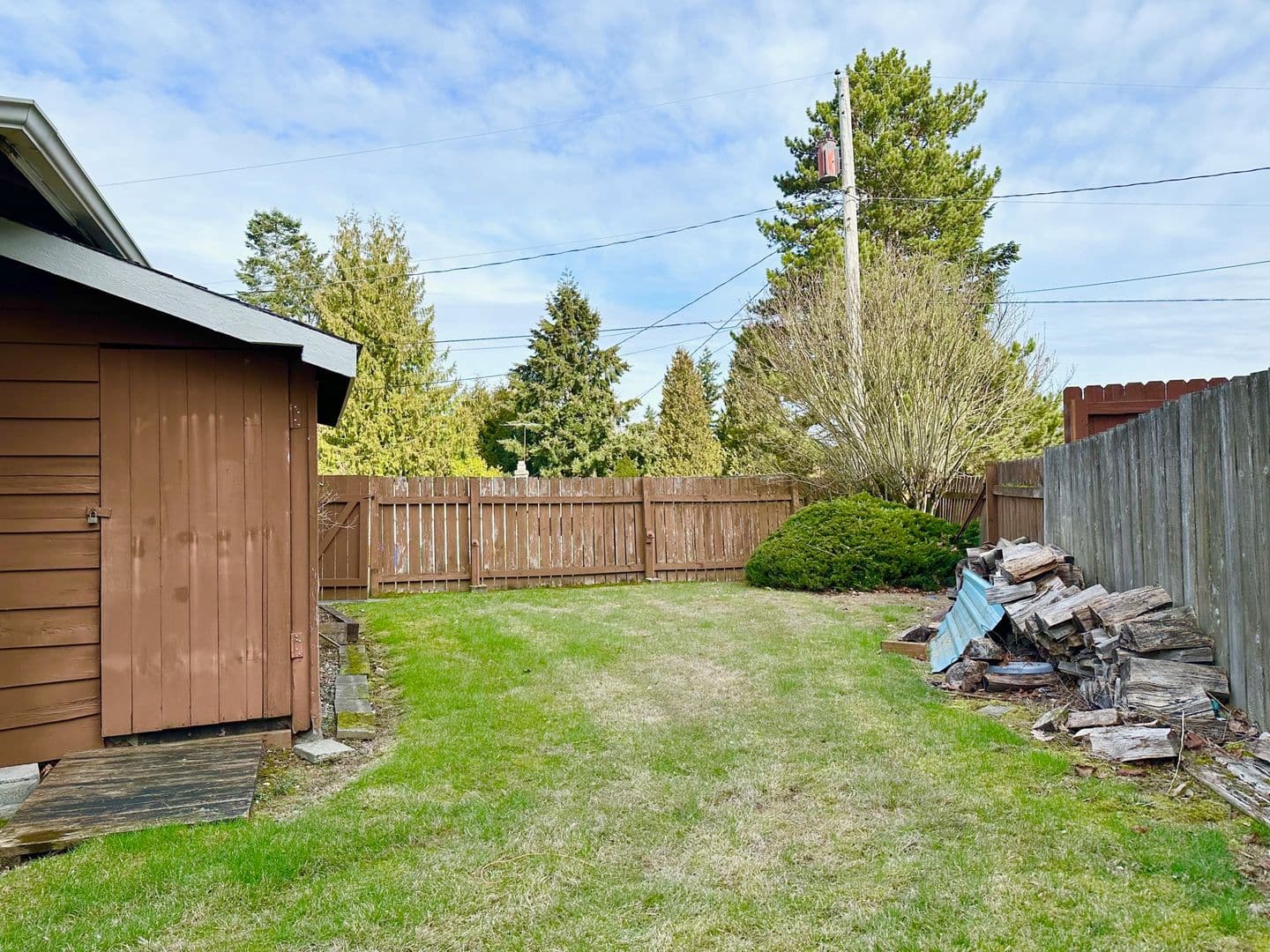 Newcastle House: 12505 SE 73rd Pl