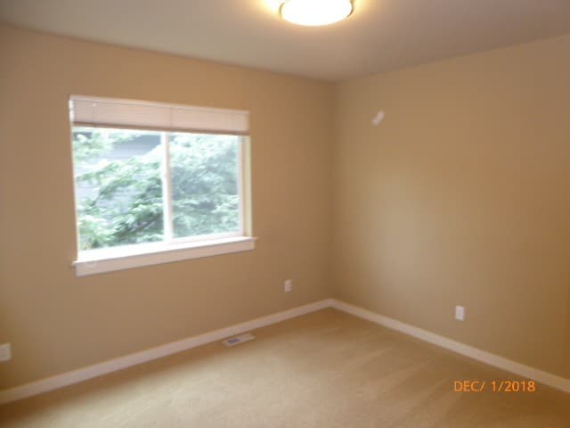 Redmond House: 10934 Eastridge Dr NE