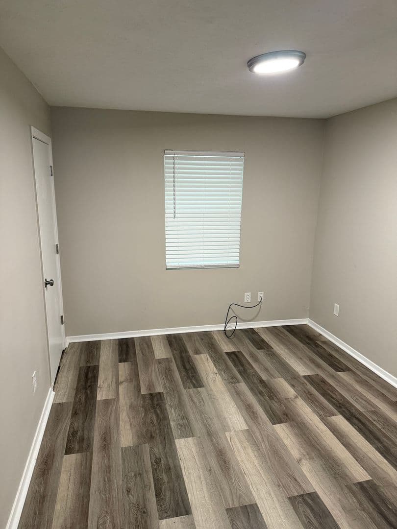 Vicksburg Apartment: 420 Lake Hill Dr., Ofc