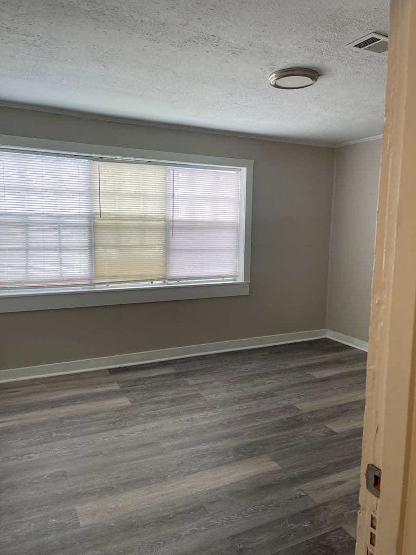Vicksburg Apartment: 450 Lake Hill Dr