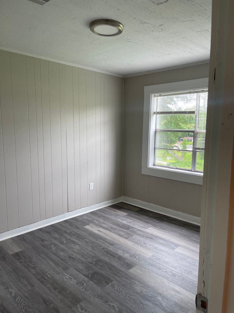 Vicksburg Apartment: 450 Lake Hill Dr
