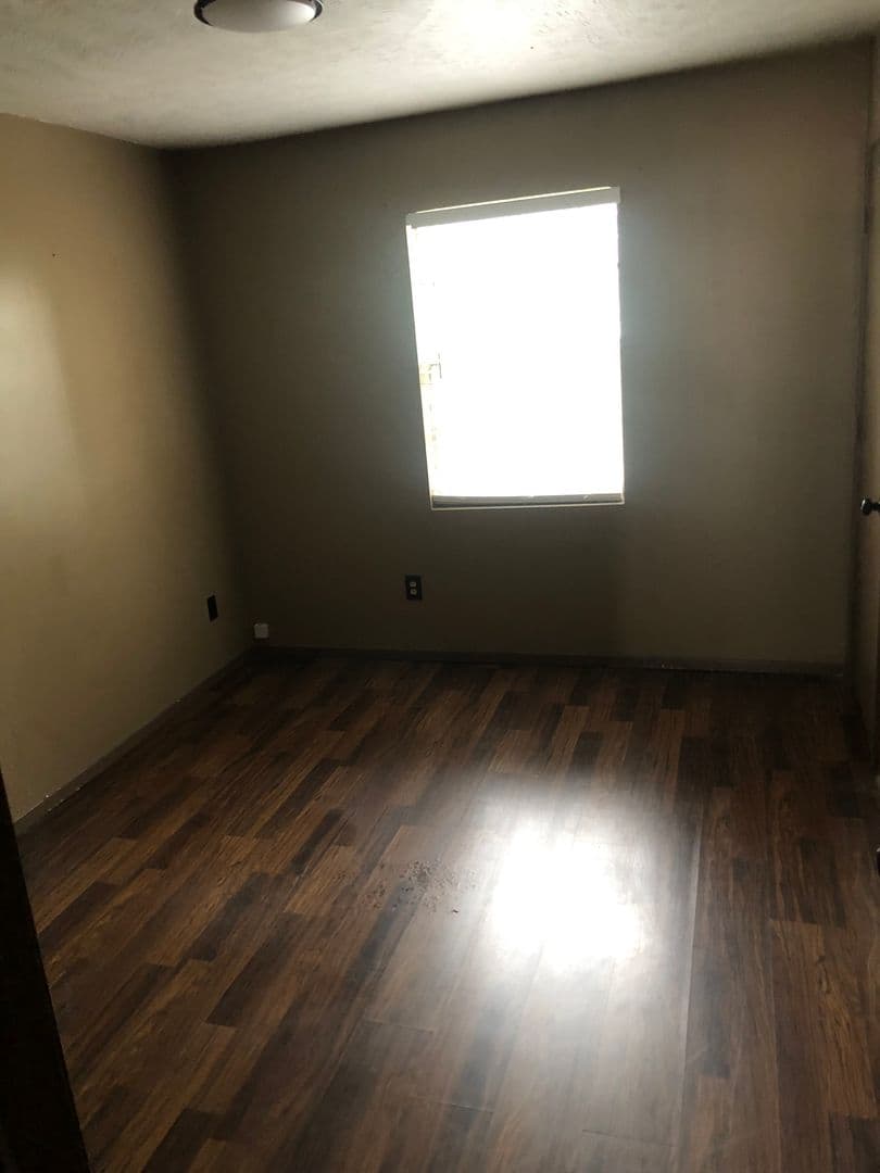 Vicksburg Apartment: 420 Lake Hill Dr., Ofc