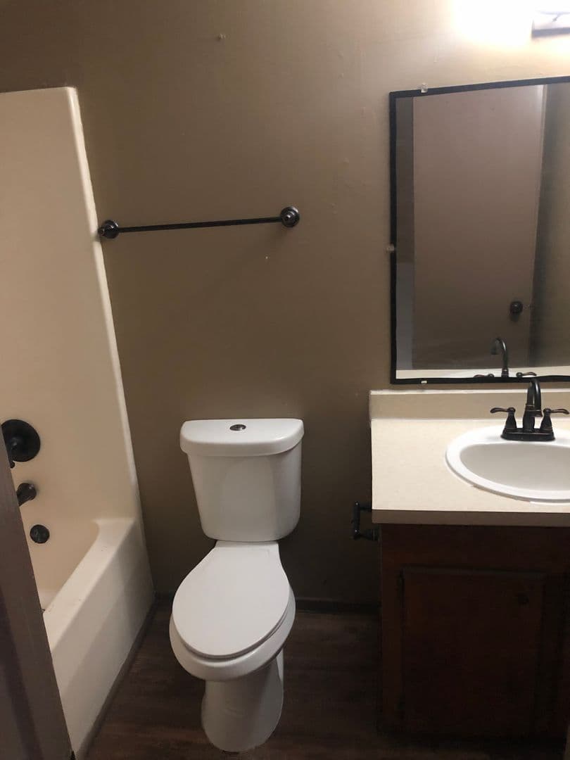 Vicksburg Apartment: 420 Lake Hill Dr., Ofc