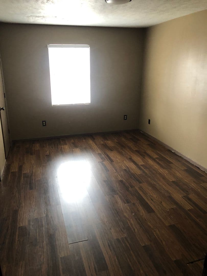 Vicksburg Apartment: 420 Lake Hill Dr., Ofc