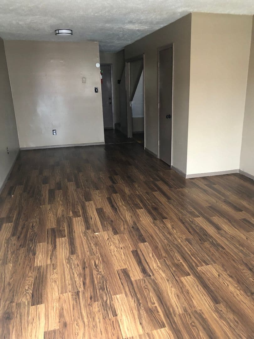 Vicksburg Apartment: 420 Lake Hill Dr., Ofc