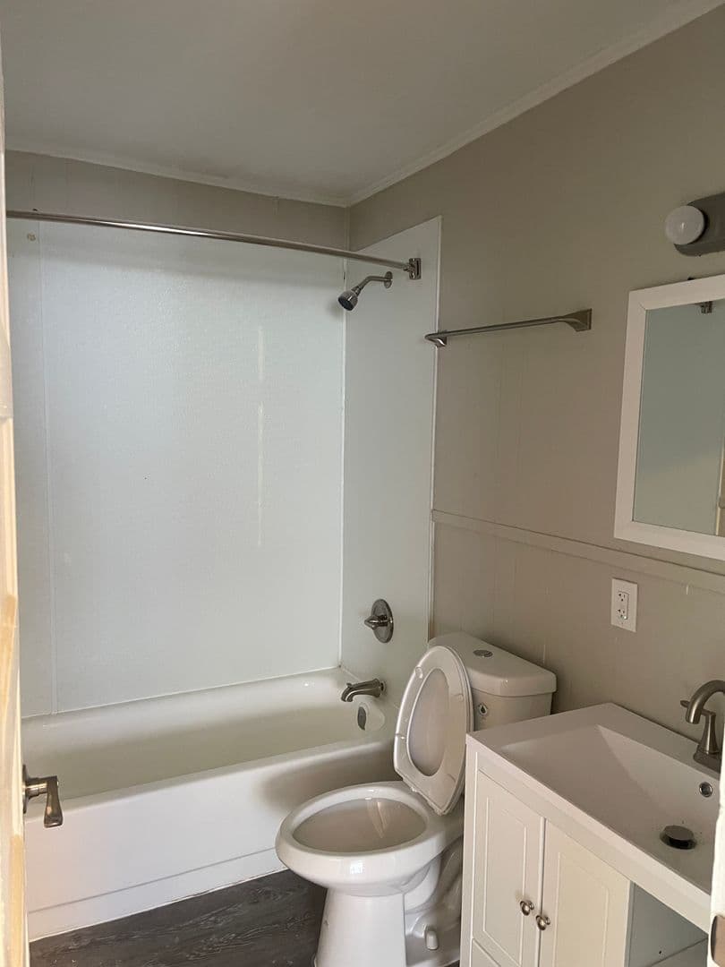Vicksburg Apartment: 450 Lake Hill Dr