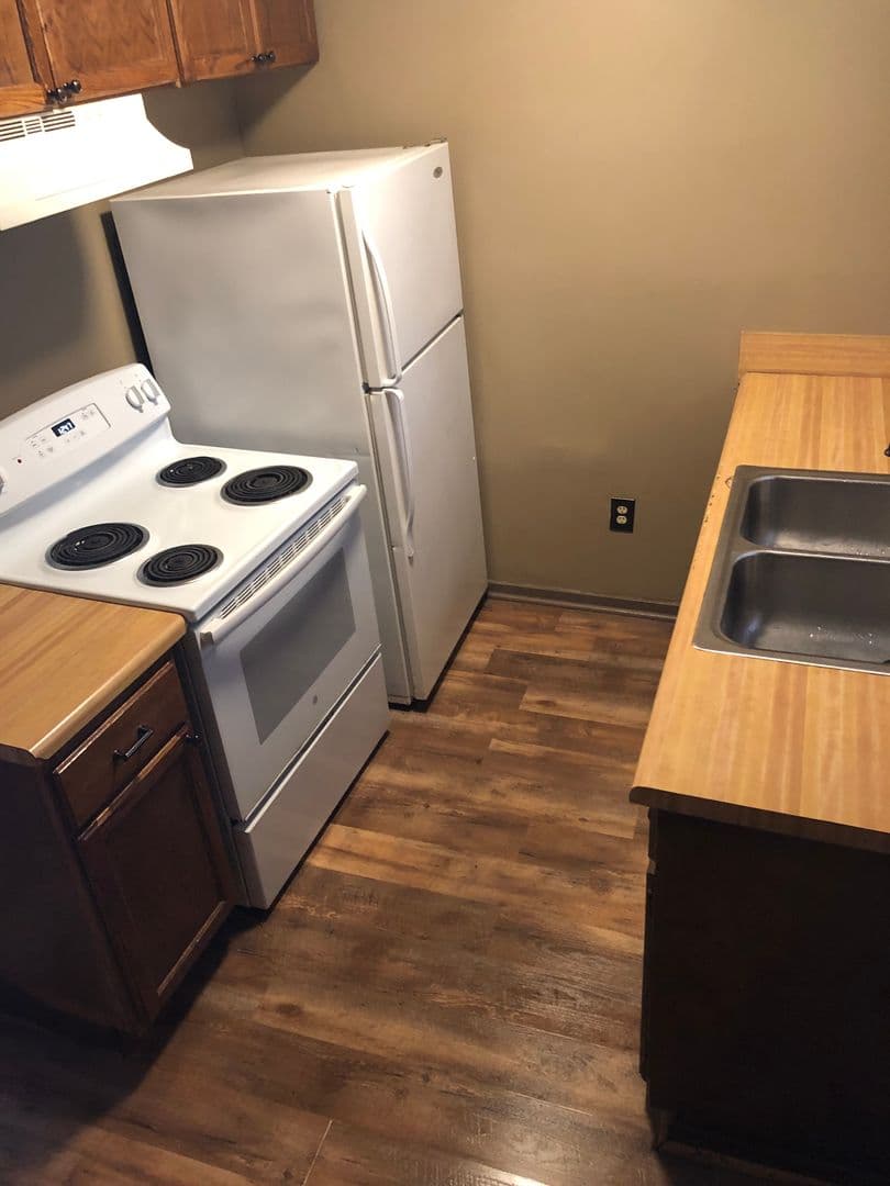 Vicksburg Apartment: 420 Lake Hill Dr., Ofc