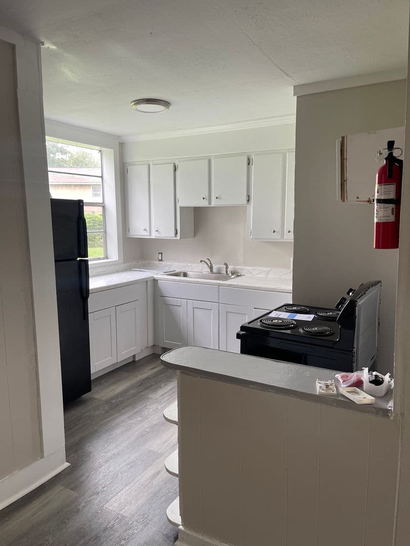 Vicksburg Apartment: 450 Lake Hill Dr