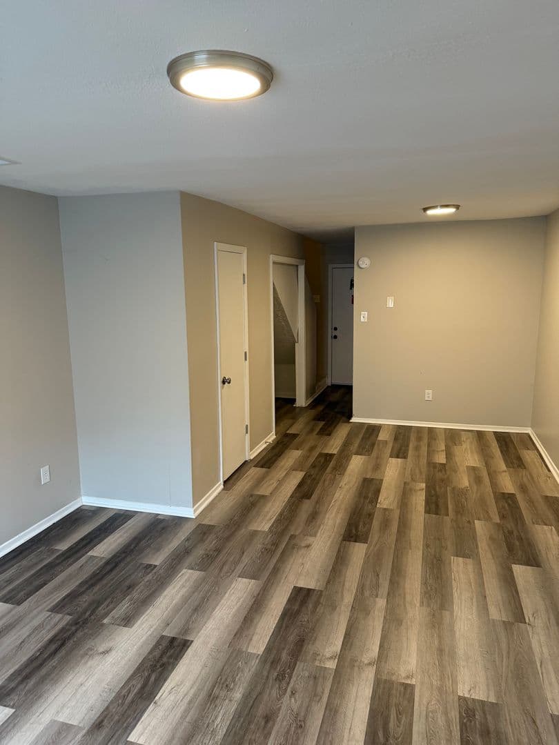 Vicksburg Apartment: 420 Lake Hill Dr., Ofc