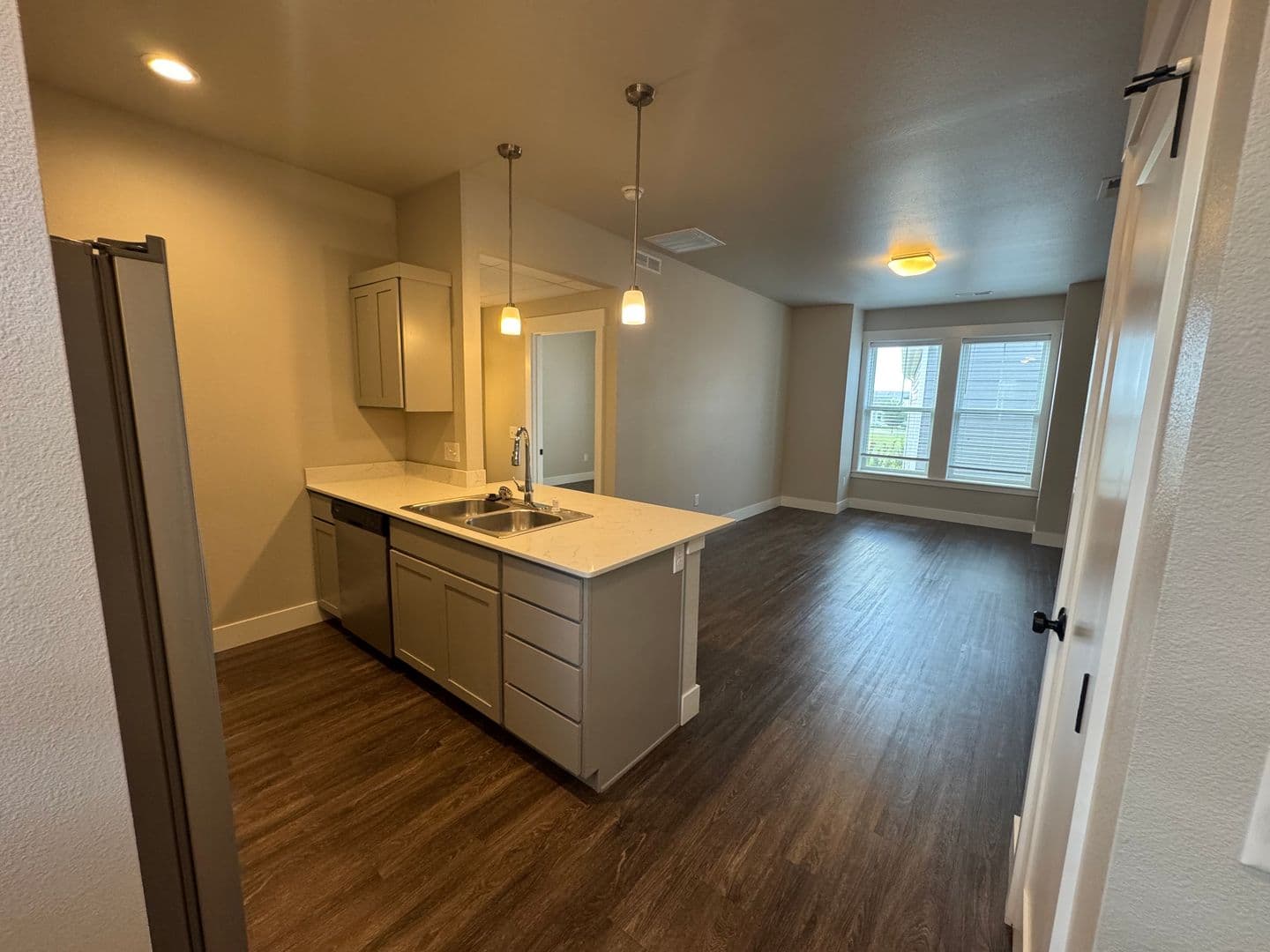 Billings Apartment: 6046-6048 Farmstead Ave