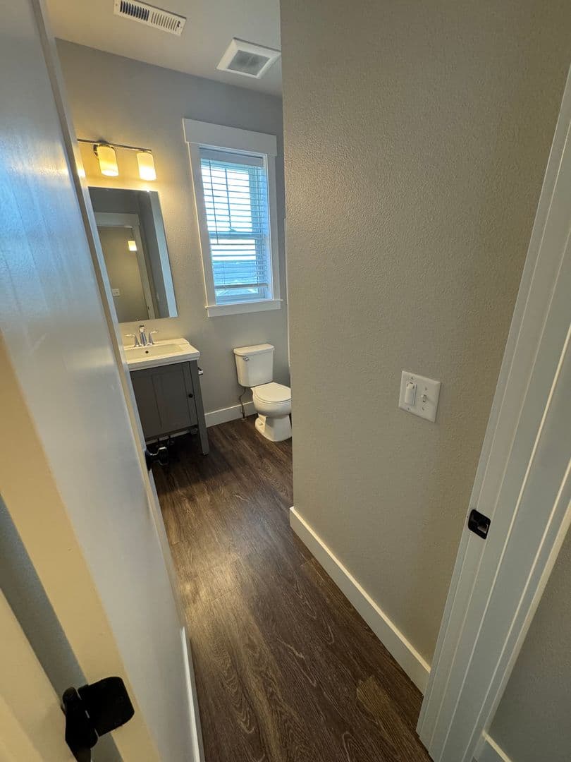 Billings Apartment: 6046-6048 Farmstead Ave