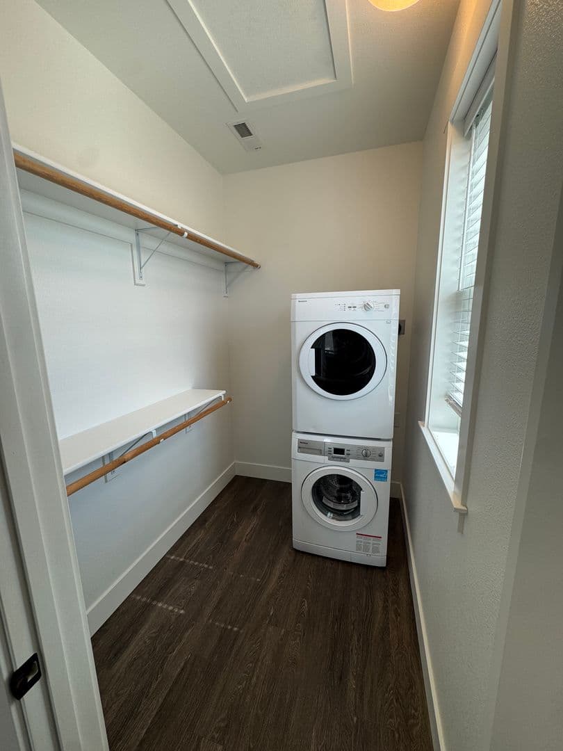 Billings Apartment: 6046-6048 Farmstead Ave