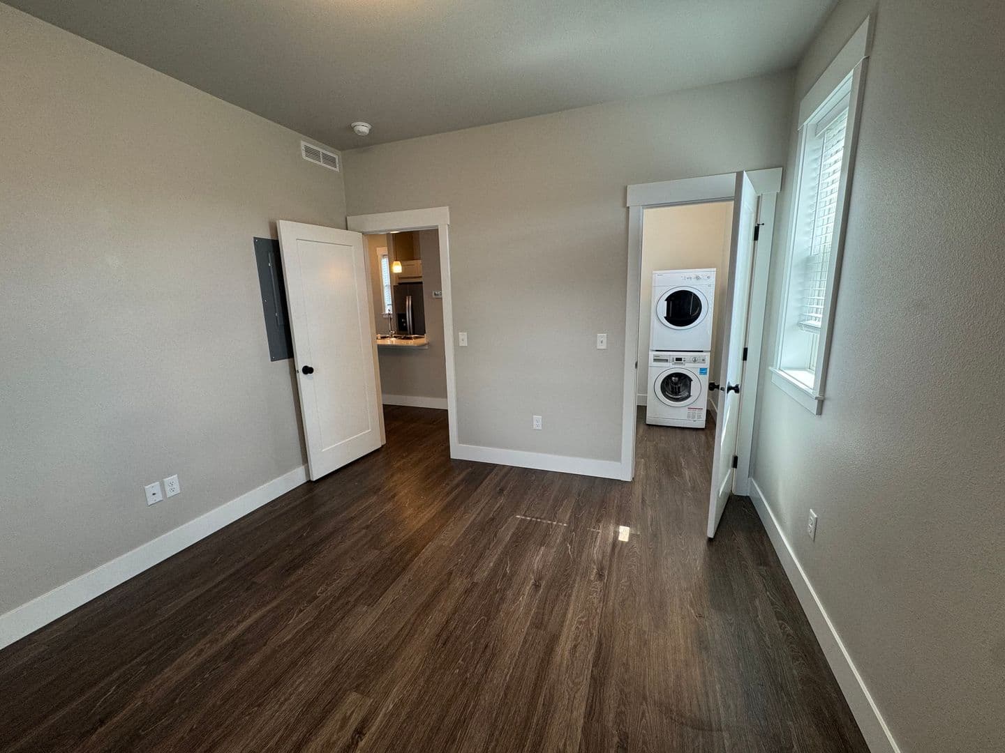 Billings Apartment: 6046-6048 Farmstead Ave