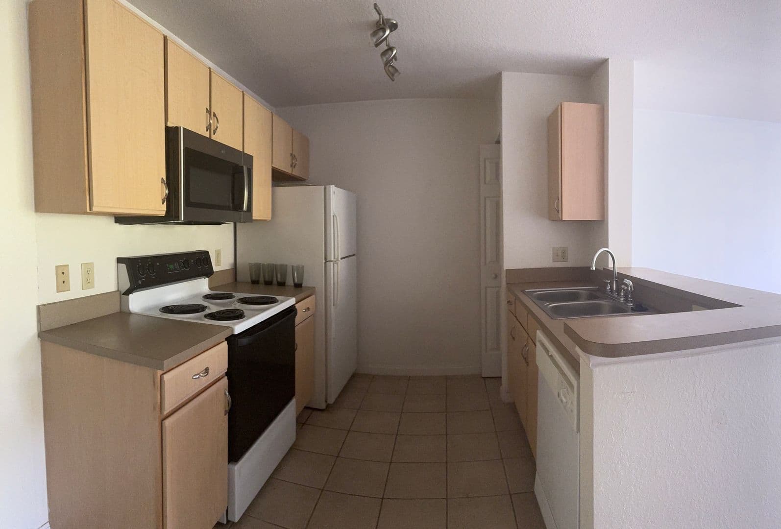 Port Orange Apartment: 940 Village Trail 6-304