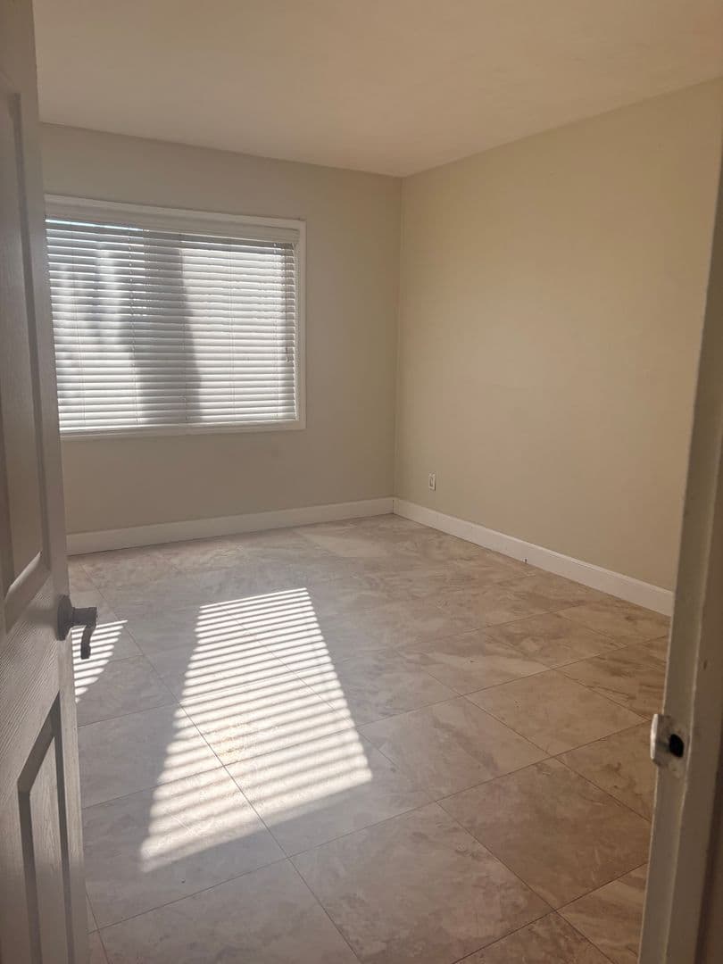 Daytona Beach Apartment: 1901 N Atlantic Ave