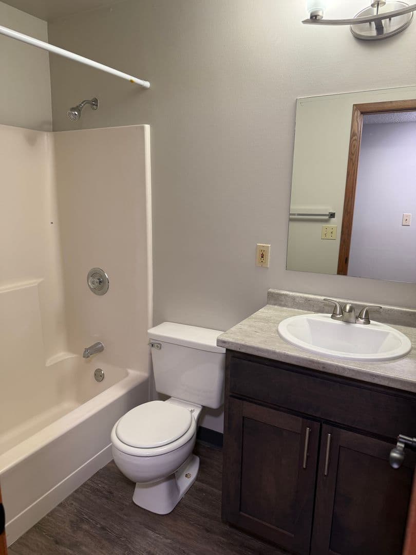 Lincoln Apartment: 6501 Vine Street