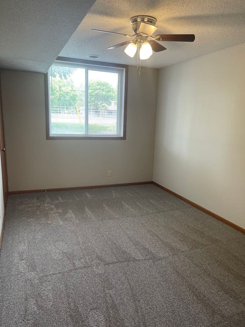 Lincoln Apartment: 6511 Vine Street