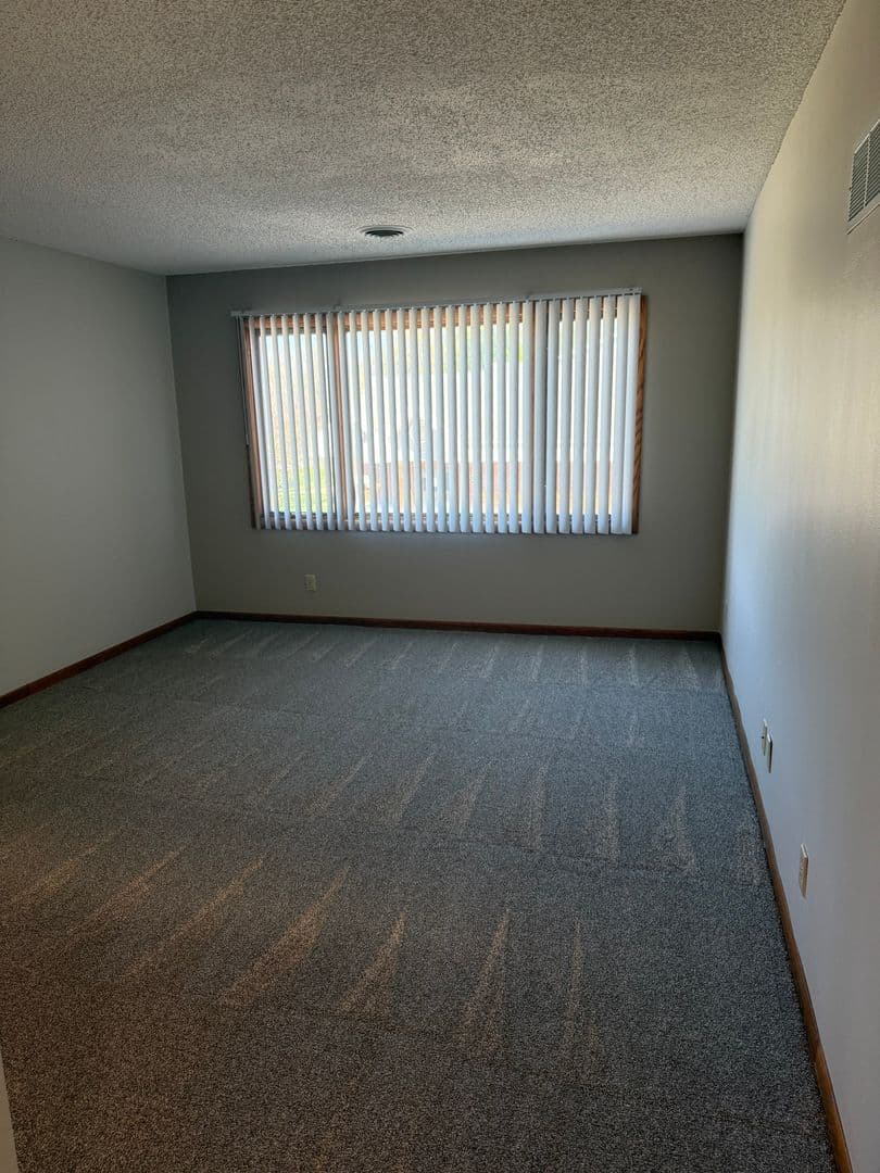 Lincoln Apartment: 6501 Vine Street