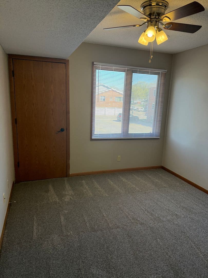 Lincoln Apartment: 6521 Vine Street
