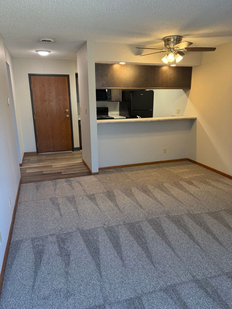 Lincoln Apartment: 6501 Vine Street