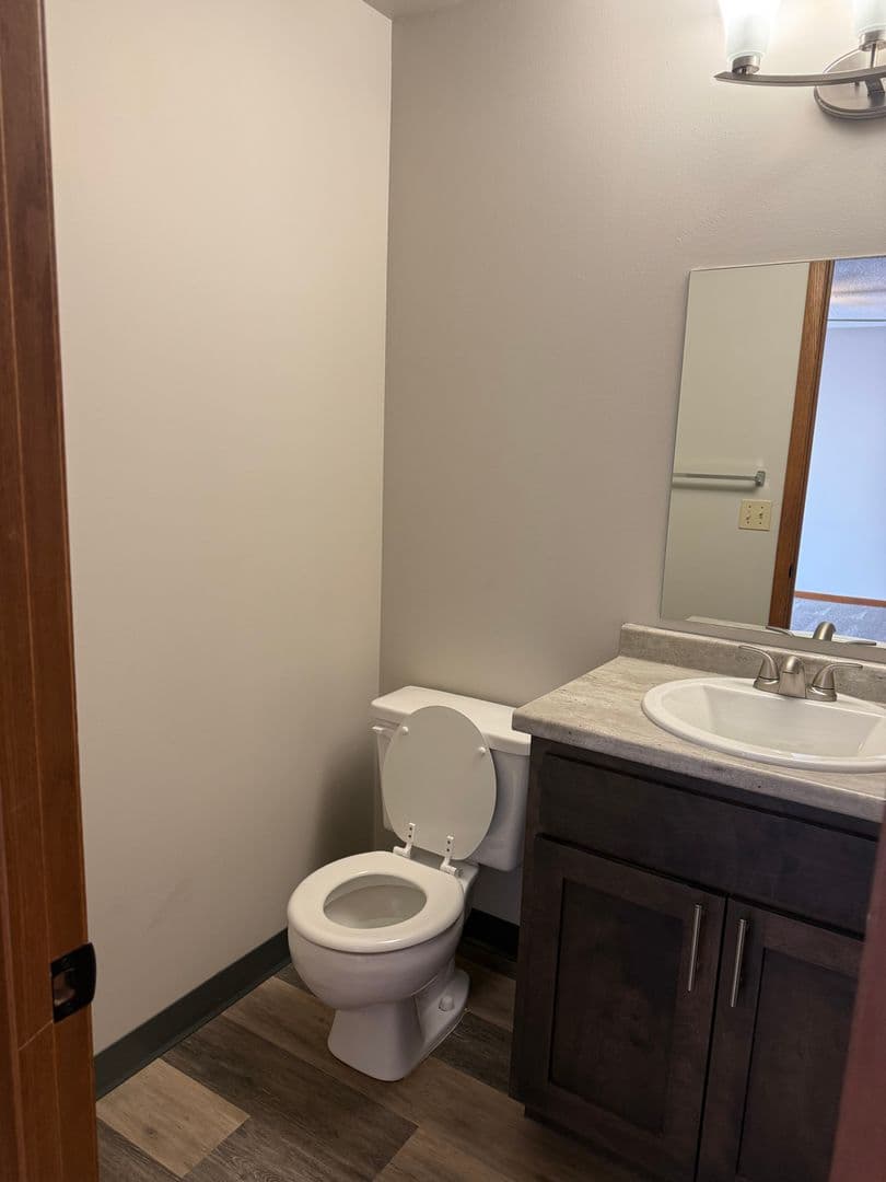 Lincoln Apartment: 6501 Vine Street