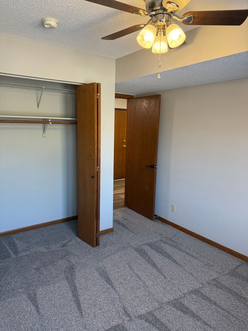 Lincoln Apartment: 6501 Vine Street