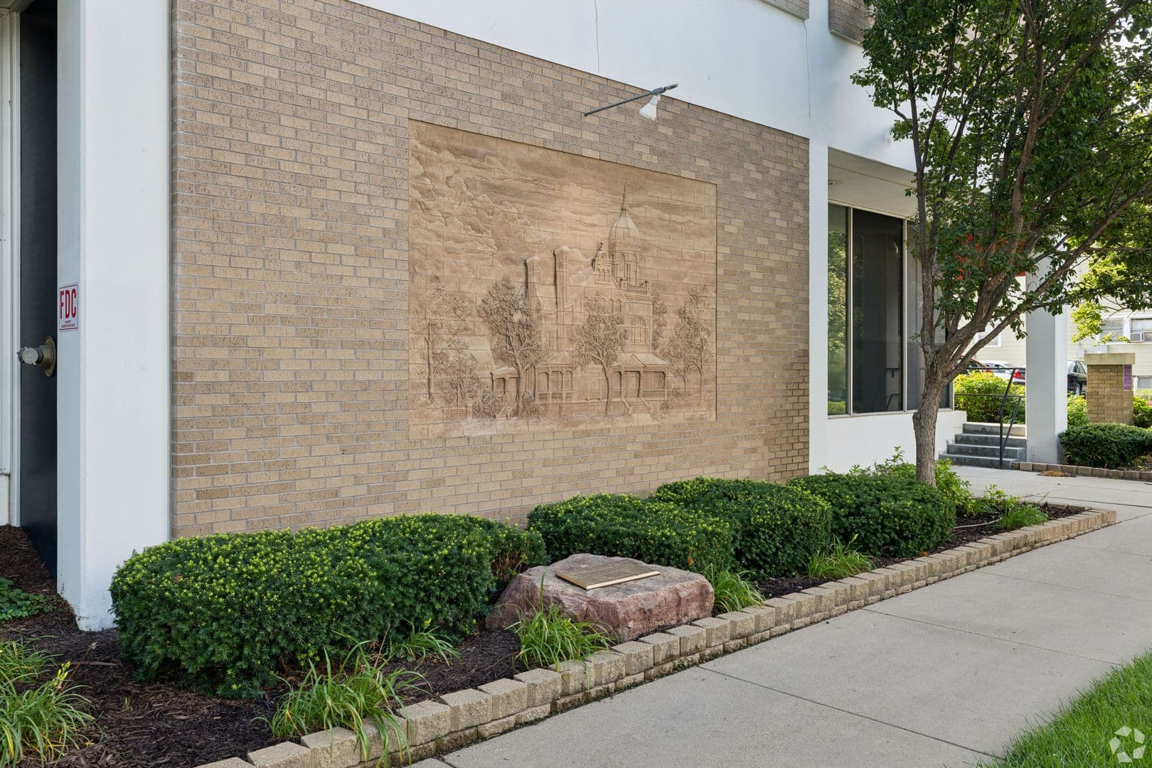 Lincoln Apartment: 1201 Lincoln Mall