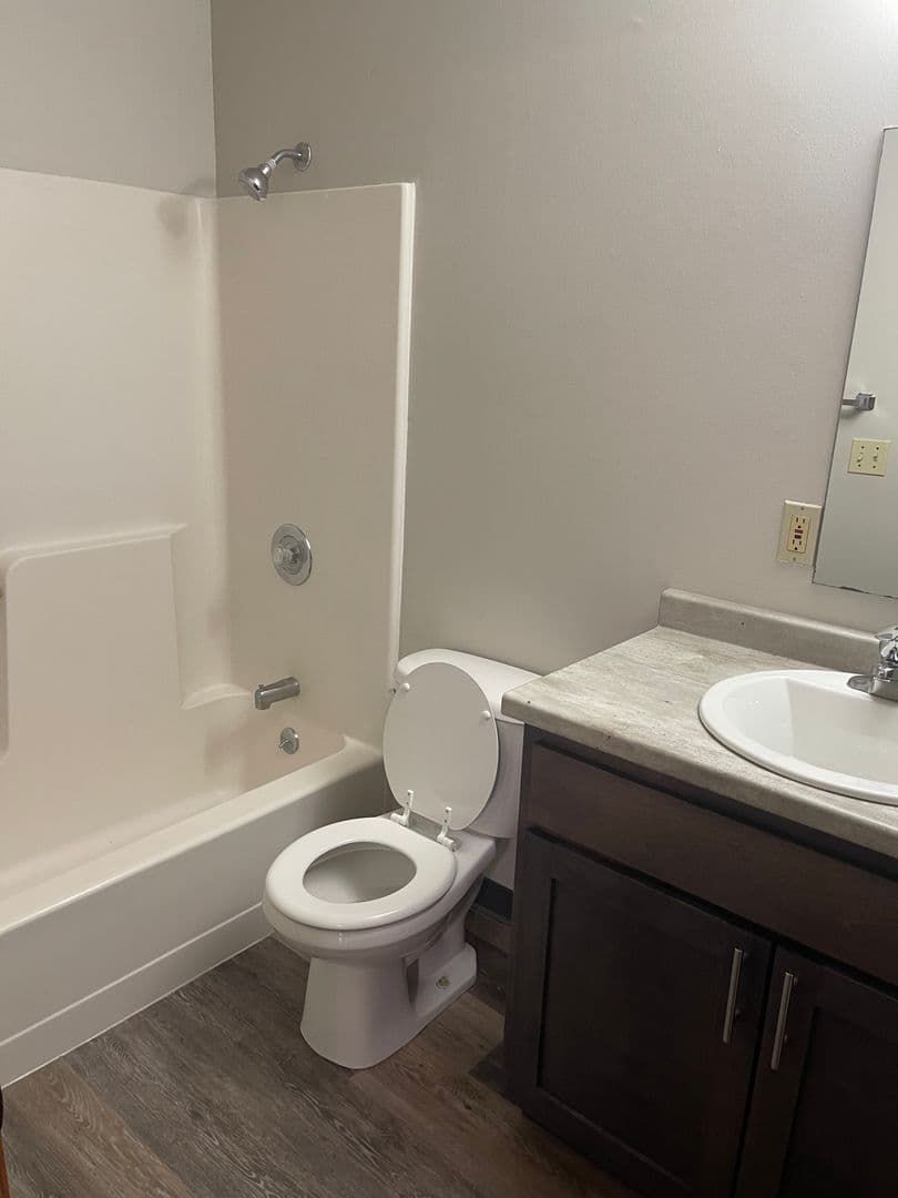 Lincoln Apartment: 6511 Vine Street