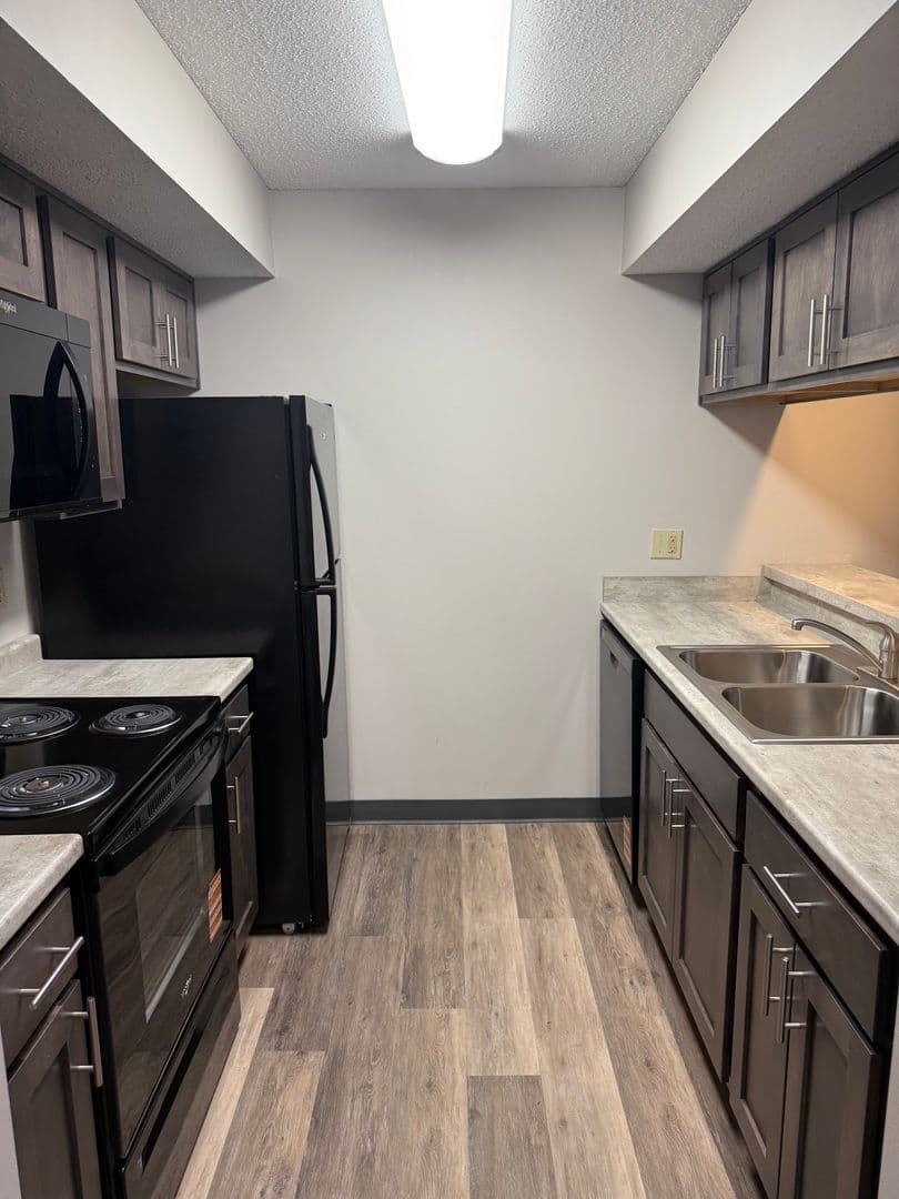 Lincoln Apartment: 6501 Vine Street