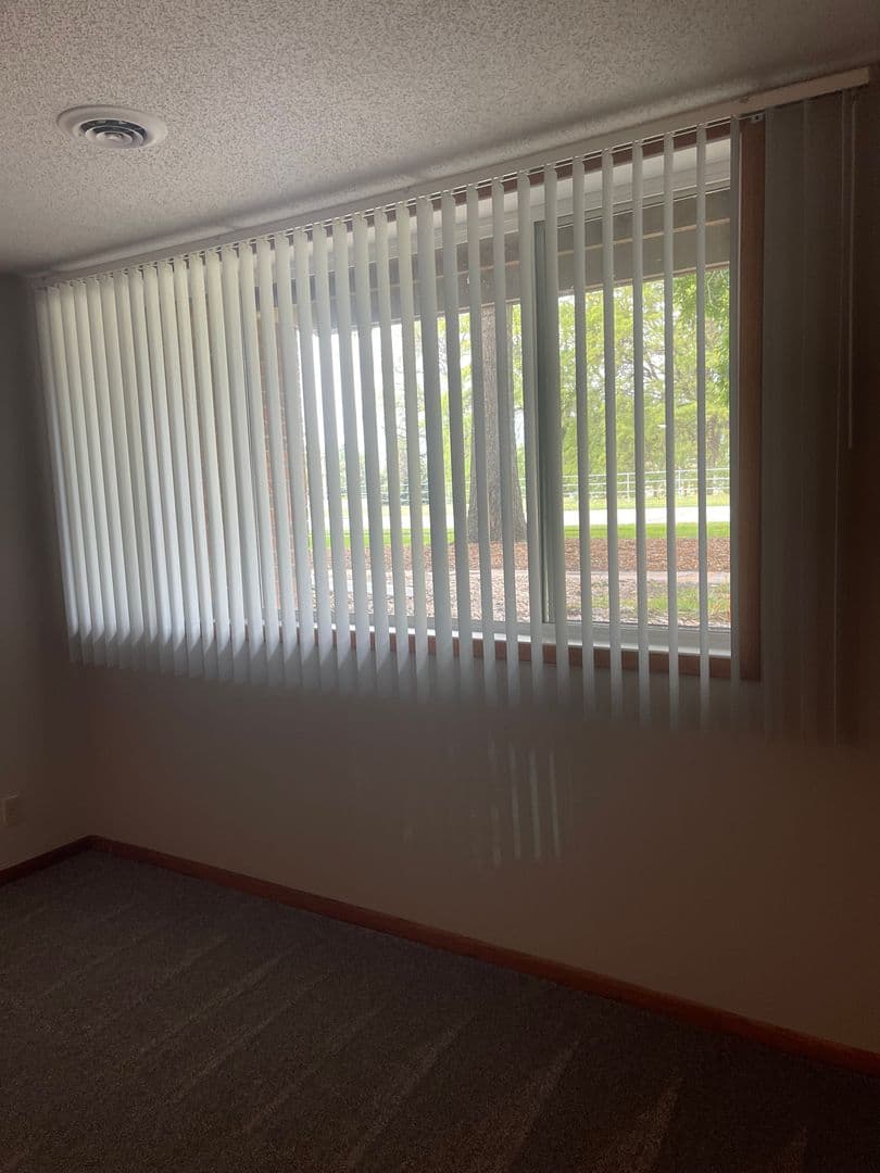 Lincoln Apartment: 6511 Vine Street