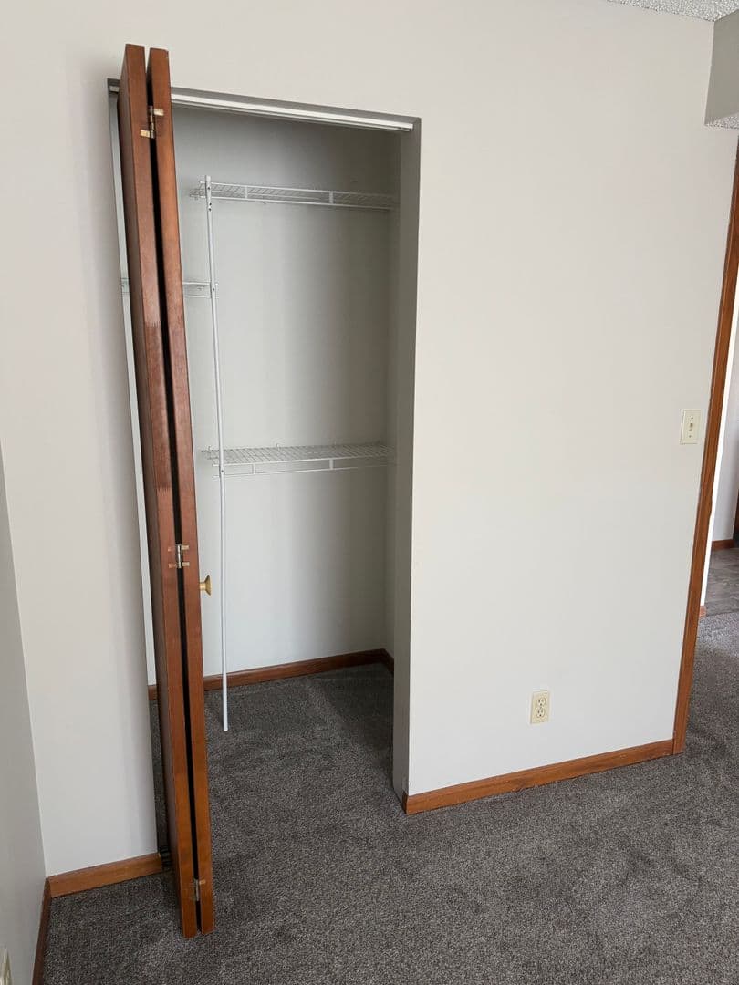 Lincoln Apartment: 6511 Vine Street