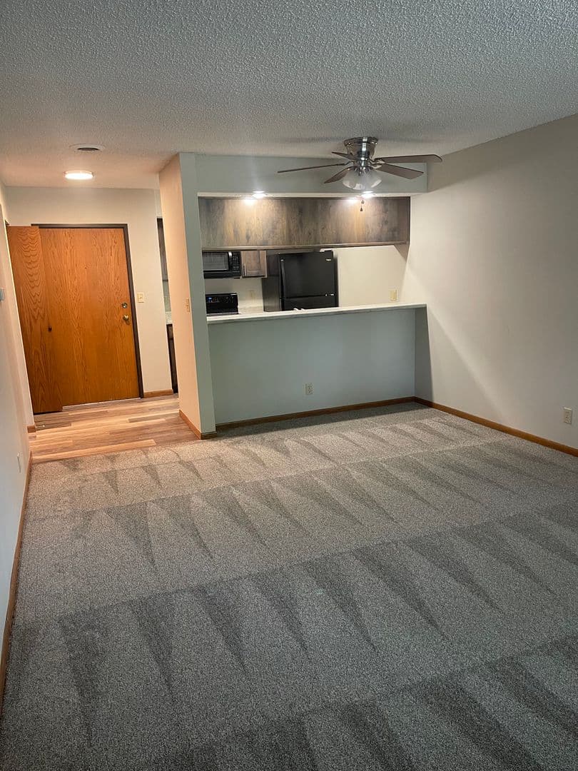 Lincoln Apartment: 6511 Vine Street