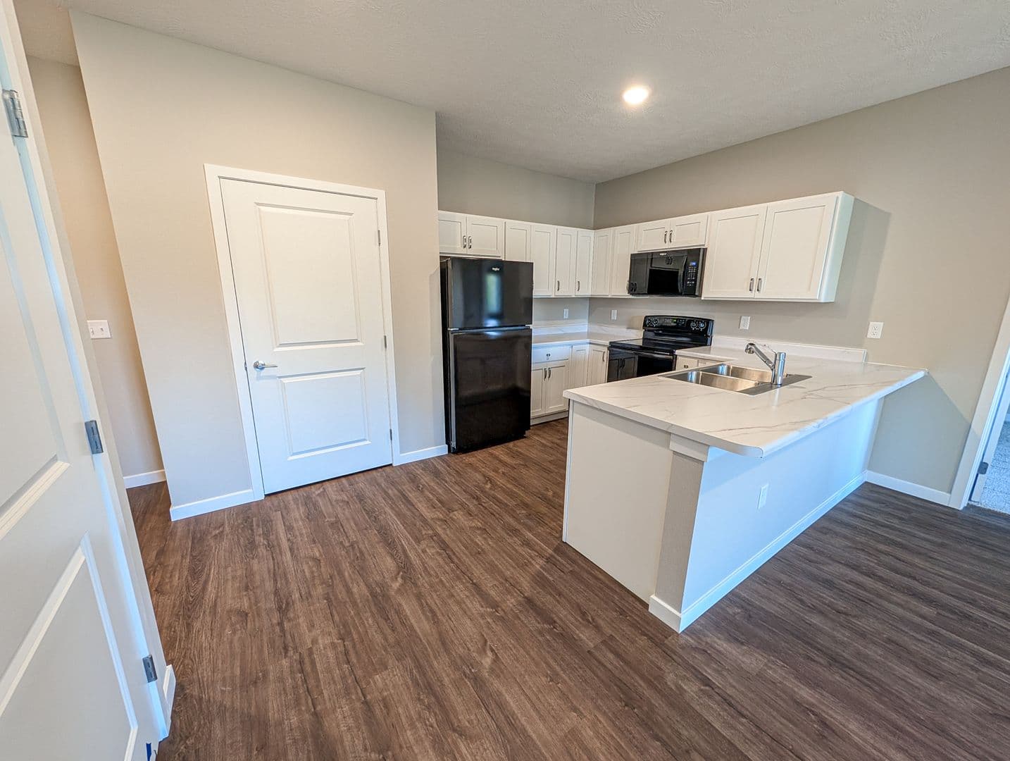 Spencer Apartment: 410 8th Street SE