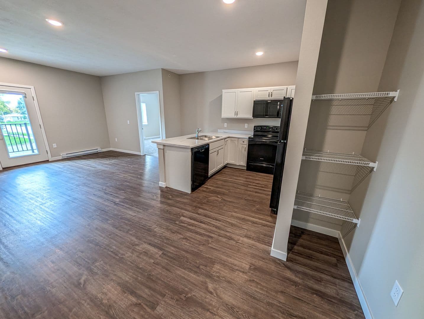 Spencer Apartment: 410 8th Street SE