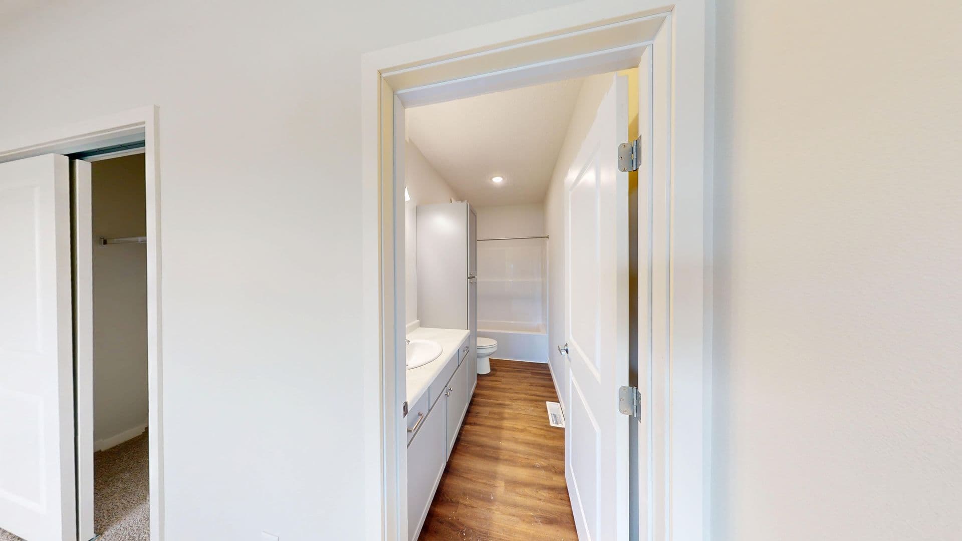 Le Mars Apartment: 427 4th Street NW