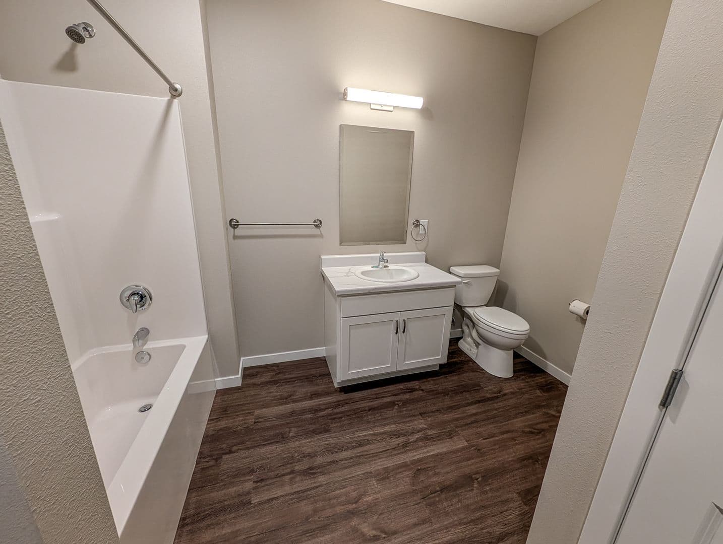 Spencer Apartment: 410 8th Street SE