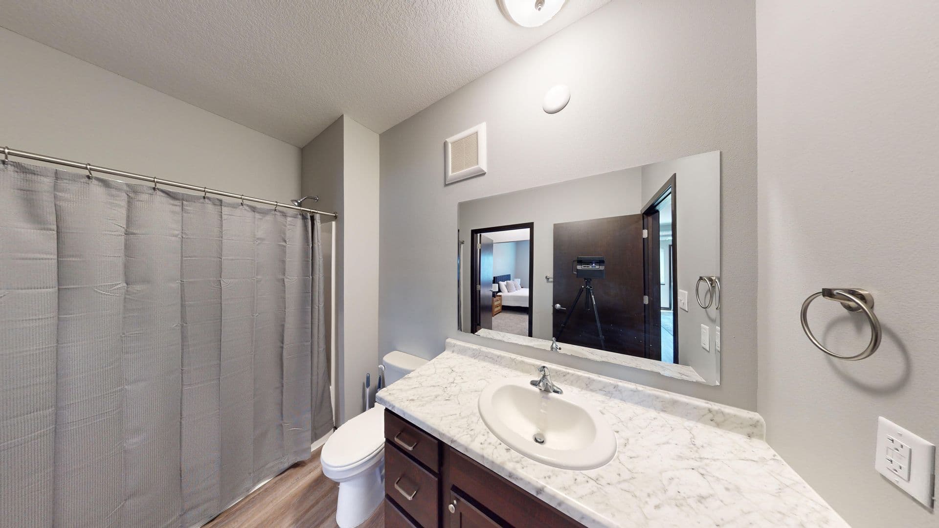 Mason City Apartment: 100 4th St. SW