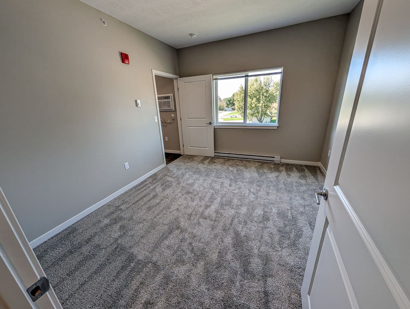 Spencer Apartment: 410 8th Street SE