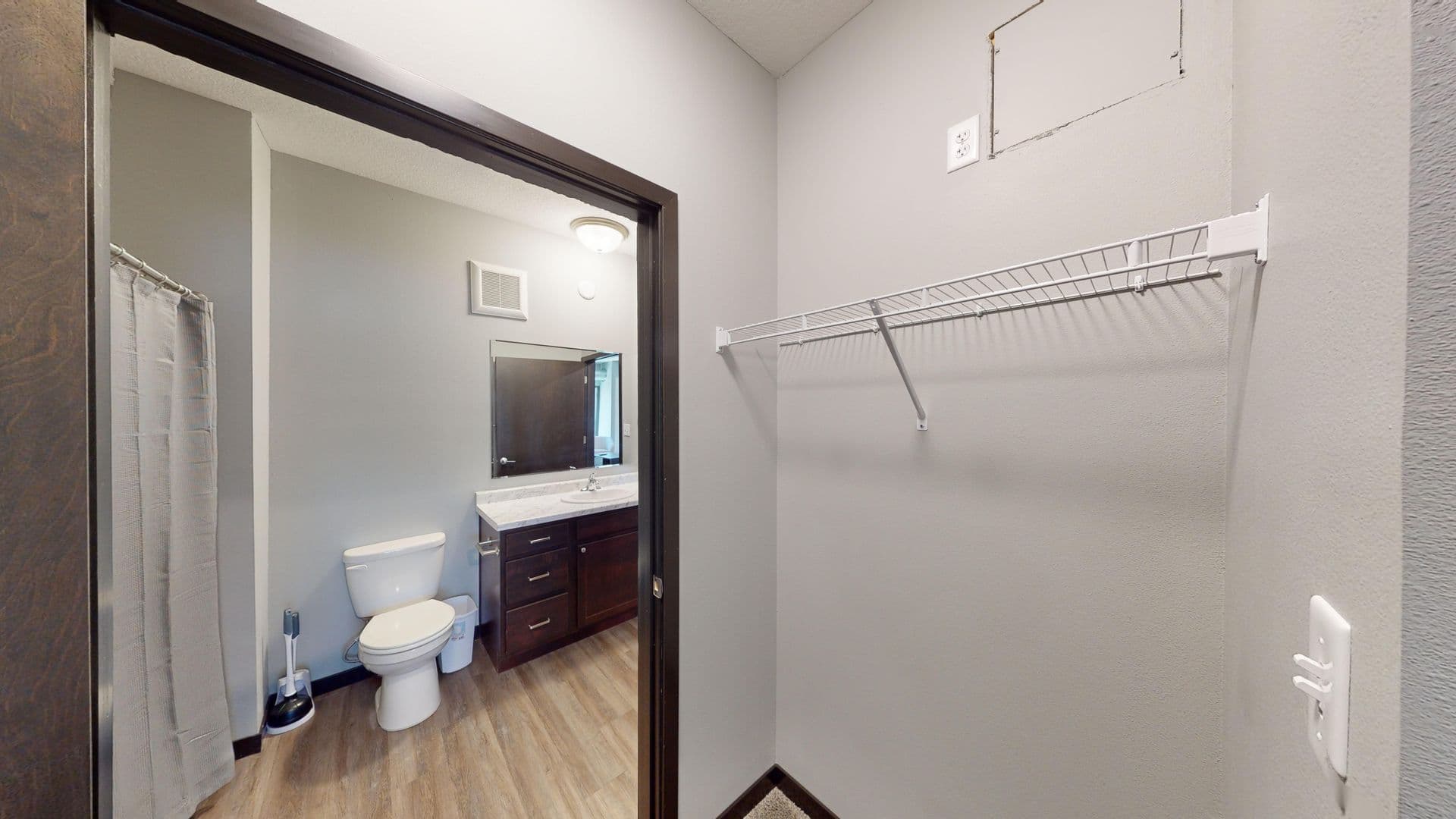 Mason City Apartment: 100 4th St. SW