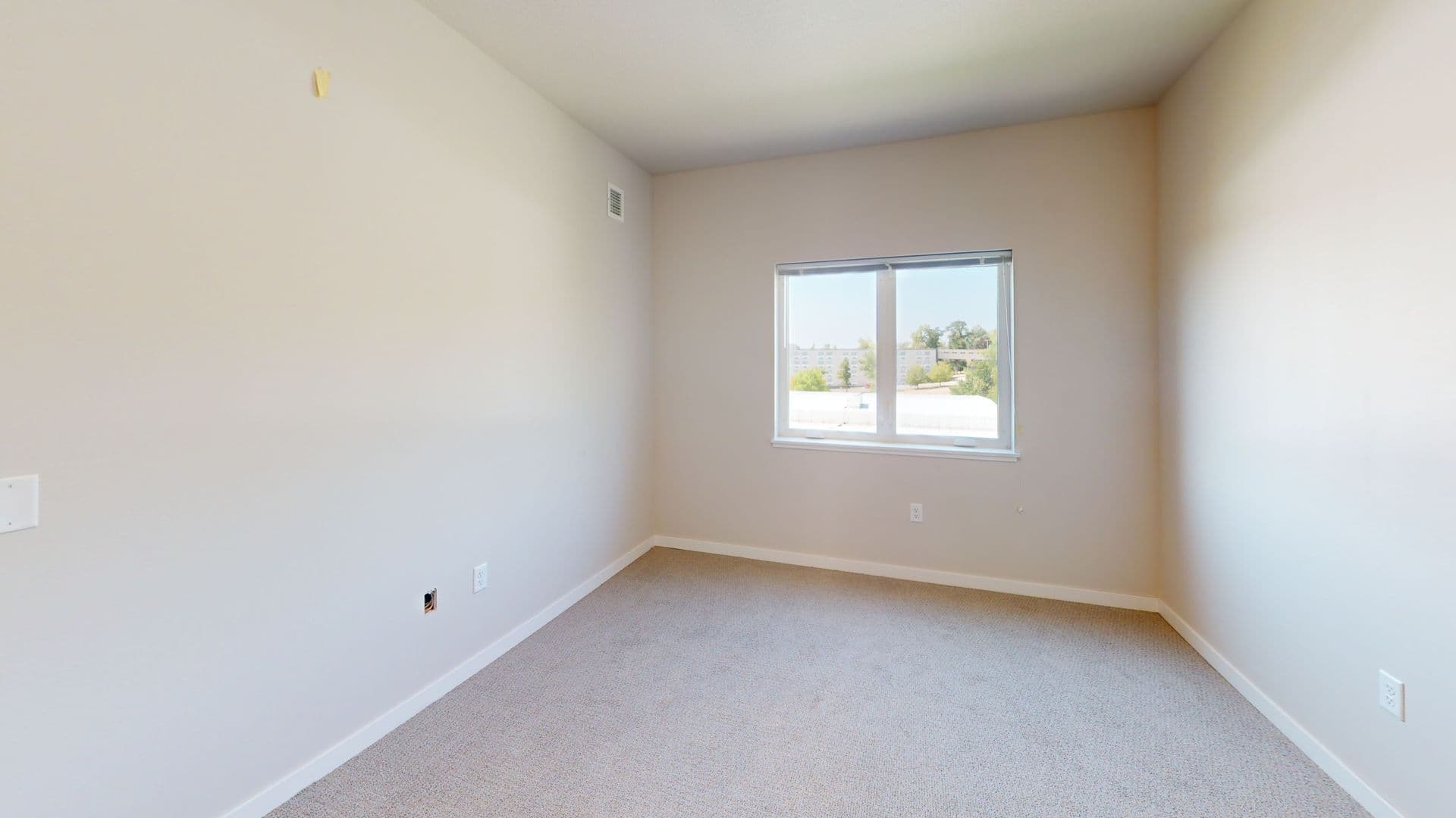 Marion Apartment: 648 Marion Boulevard