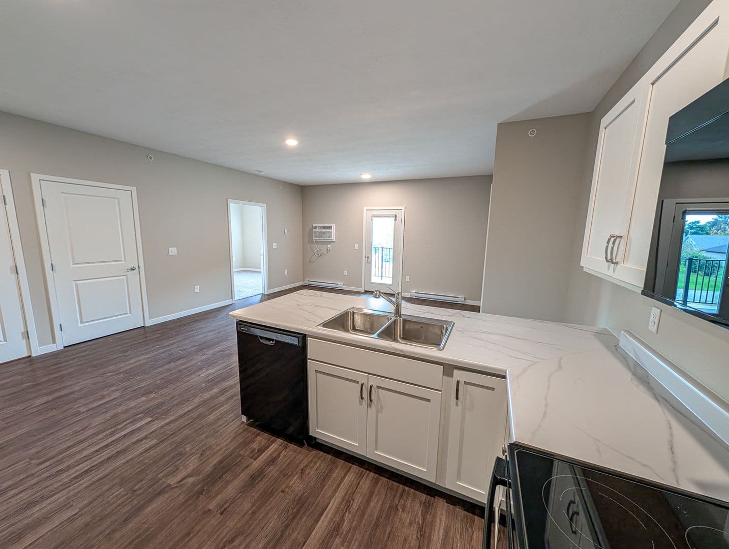 Spencer Apartment: 410 8th Street SE