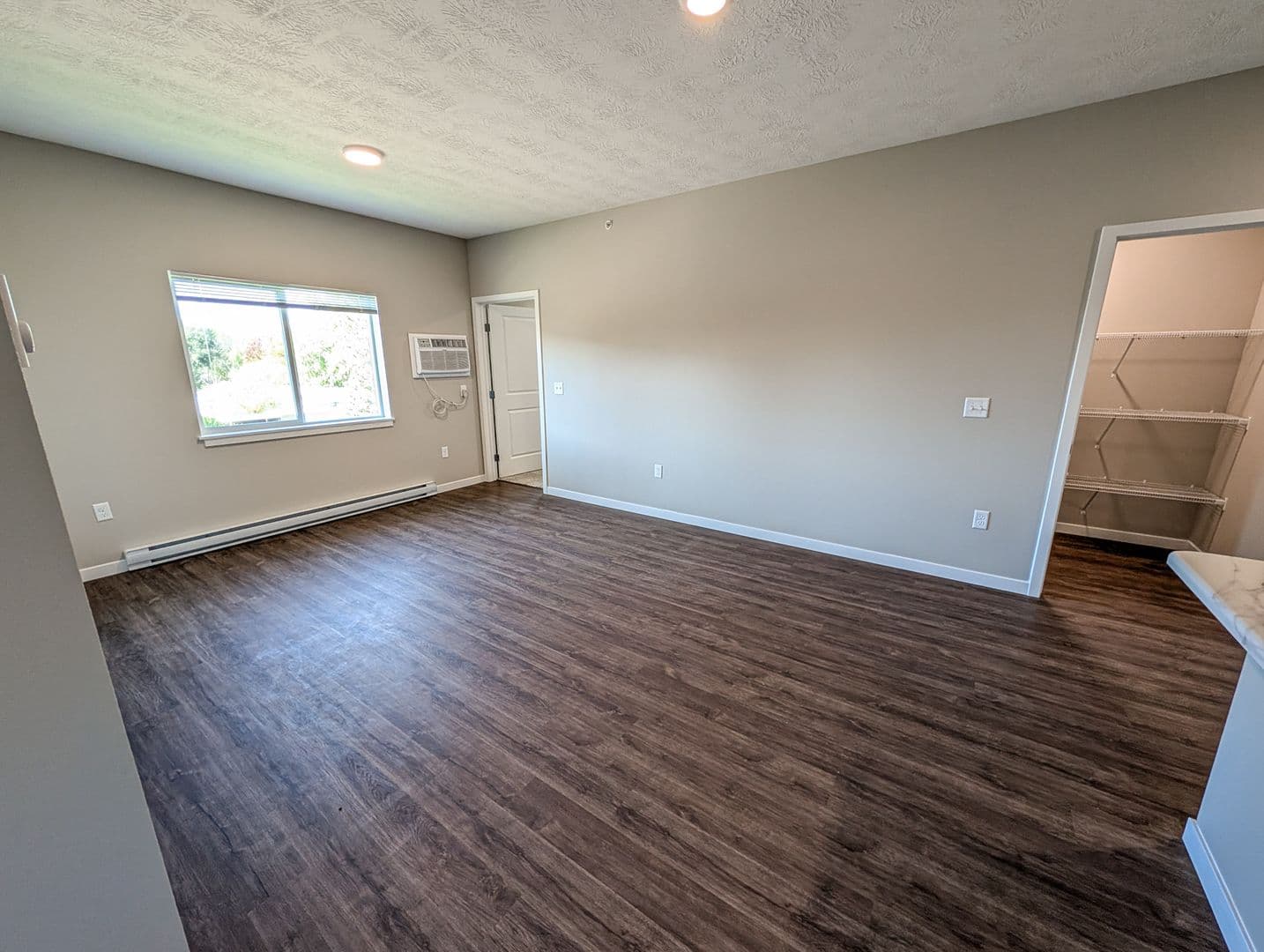 Spencer Apartment: 410 8th Street SE