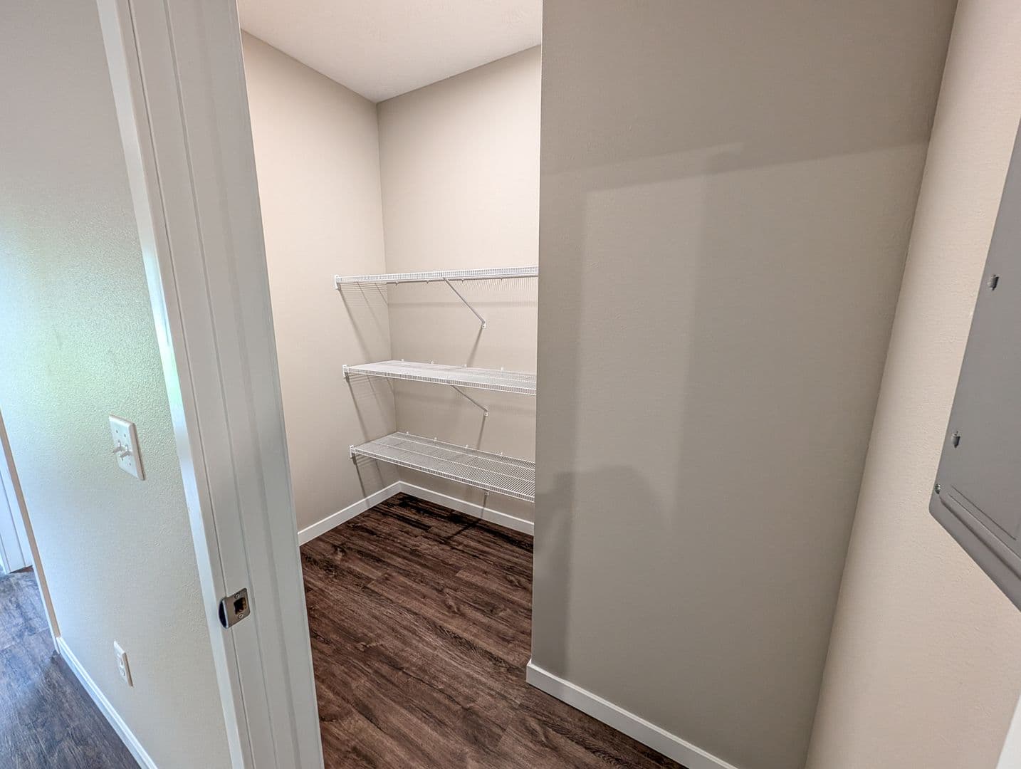 Spencer Apartment: 410 8th Street SE