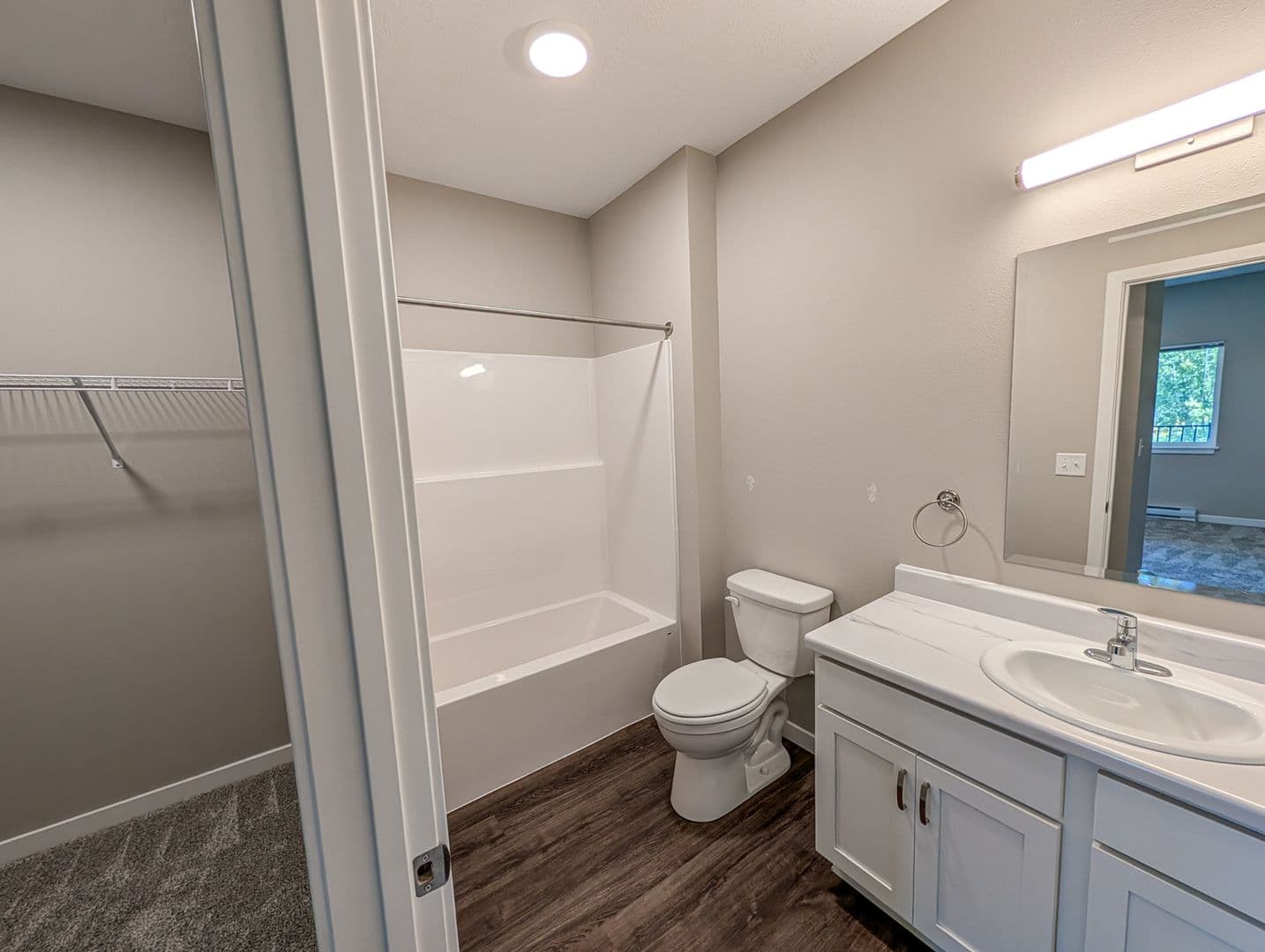 Spencer Apartment: 410 8th Street SE